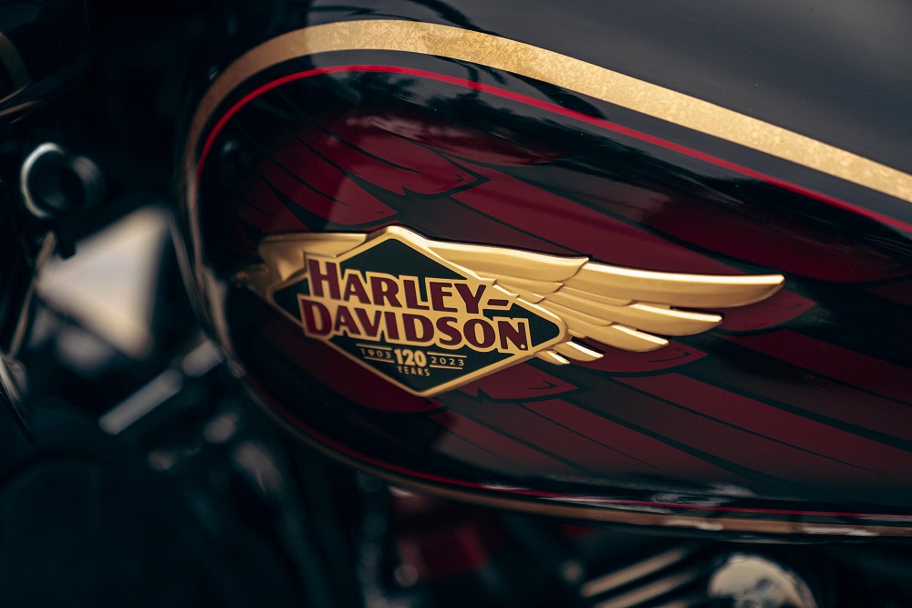 03 Harley Davidsons Art Deco eagle tank medallion