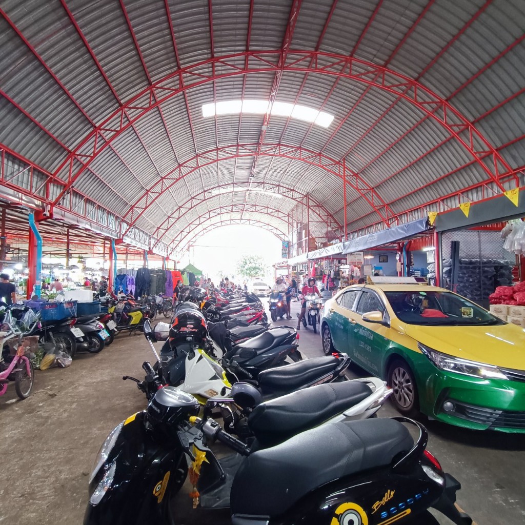Bang Phli Market Car Park