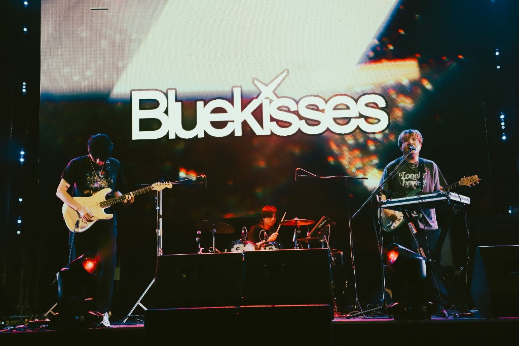 05 Bluekisses