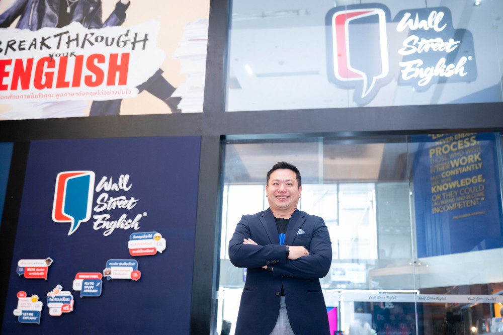 เคทีซีผนึก Wall Street English หนุนคนไม่หยุดพัฒนา ยกระดับภาษาอังกฤษ 4 นายกิจชาญพิชญ์ สุกังวานวิทย์ ประ.น้าที่บริหาร บริษัท เวฟ เอ็ดดูเคชั่น กรุ๊ป จำกัด