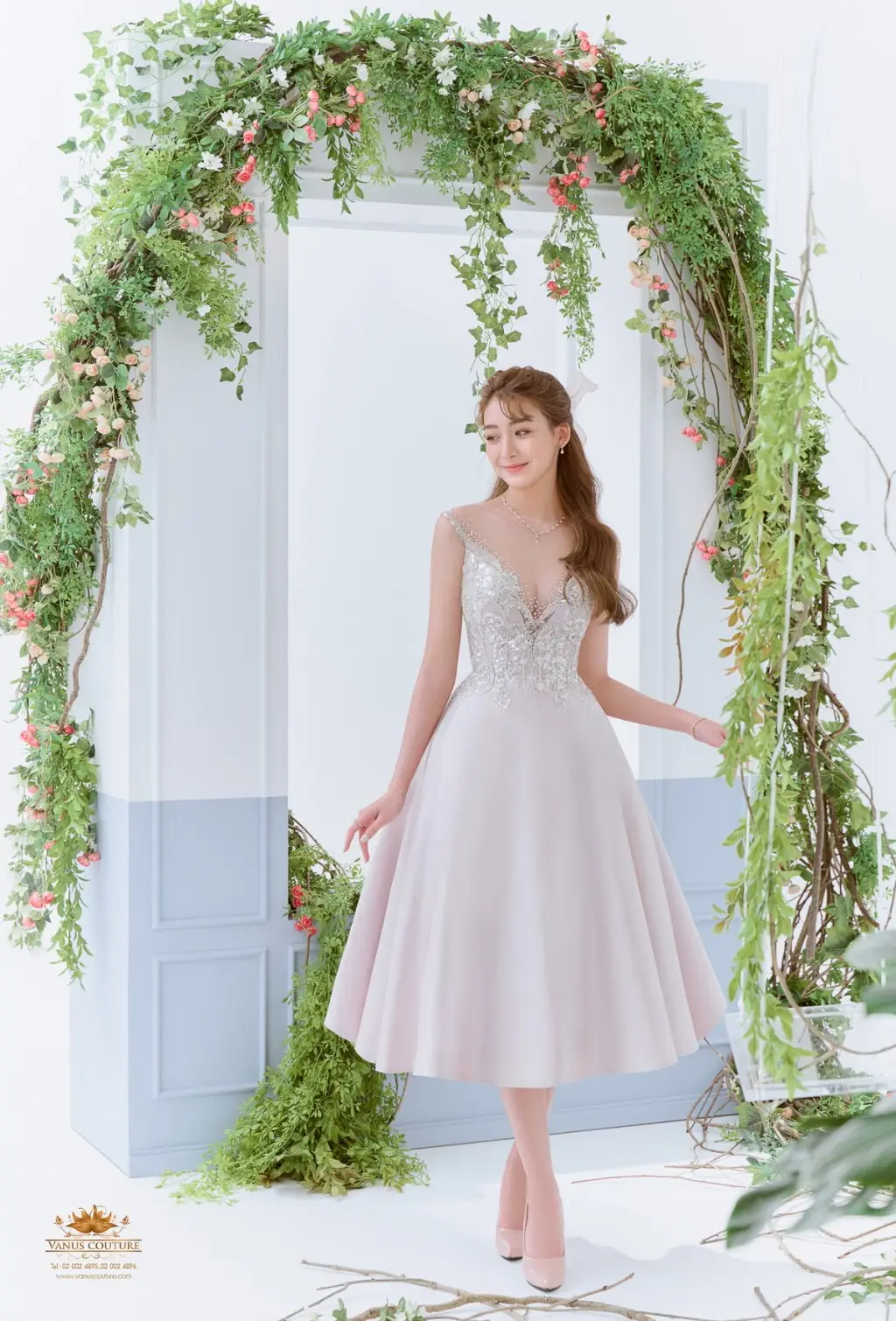 วนัช กูตูร์ จับมือกับ “Smallmoon Photo” ถ่ายทอดผลงานชิ้นโบว์แดงภายใต้คอนเซ็ปต์ “Tea pouring dress by Vanus Couture x Smallmoon Photo” 9 ห้องเสื้อ วนัช กูตูร์