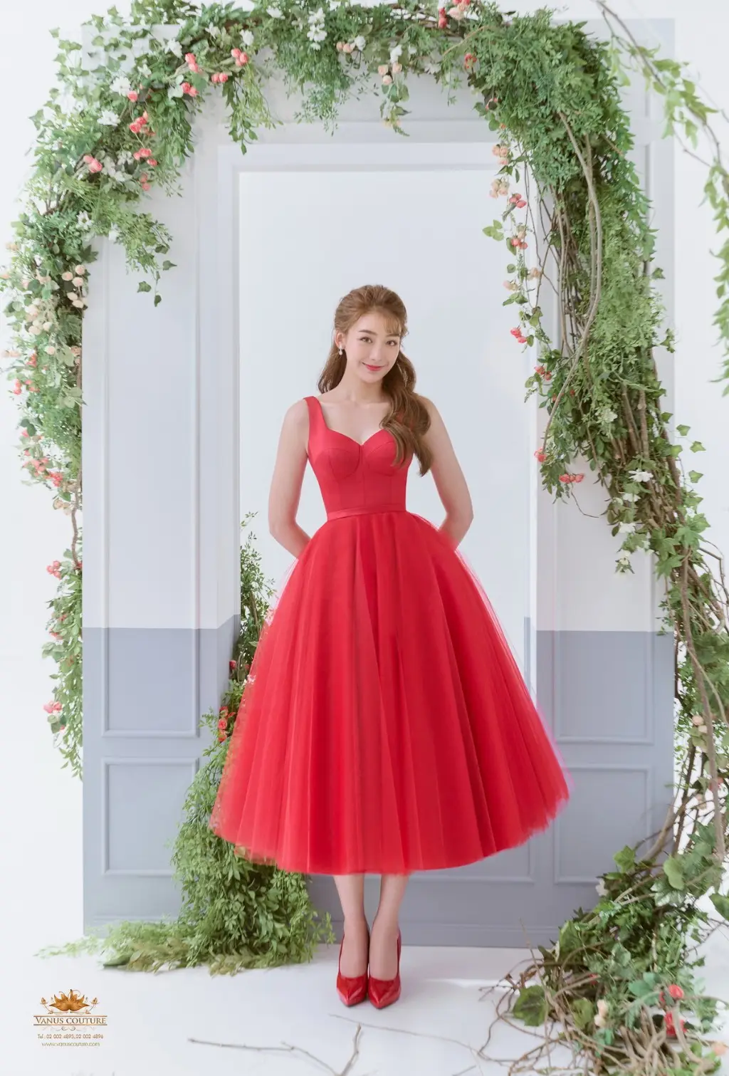 วนัช กูตูร์ จับมือกับ “Smallmoon Photo” ถ่ายทอดผลงานชิ้นโบว์แดงภายใต้คอนเซ็ปต์ “Tea pouring dress by Vanus Couture x Smallmoon Photo” 17 ห้องเสื้อ วนัช กูตูร์