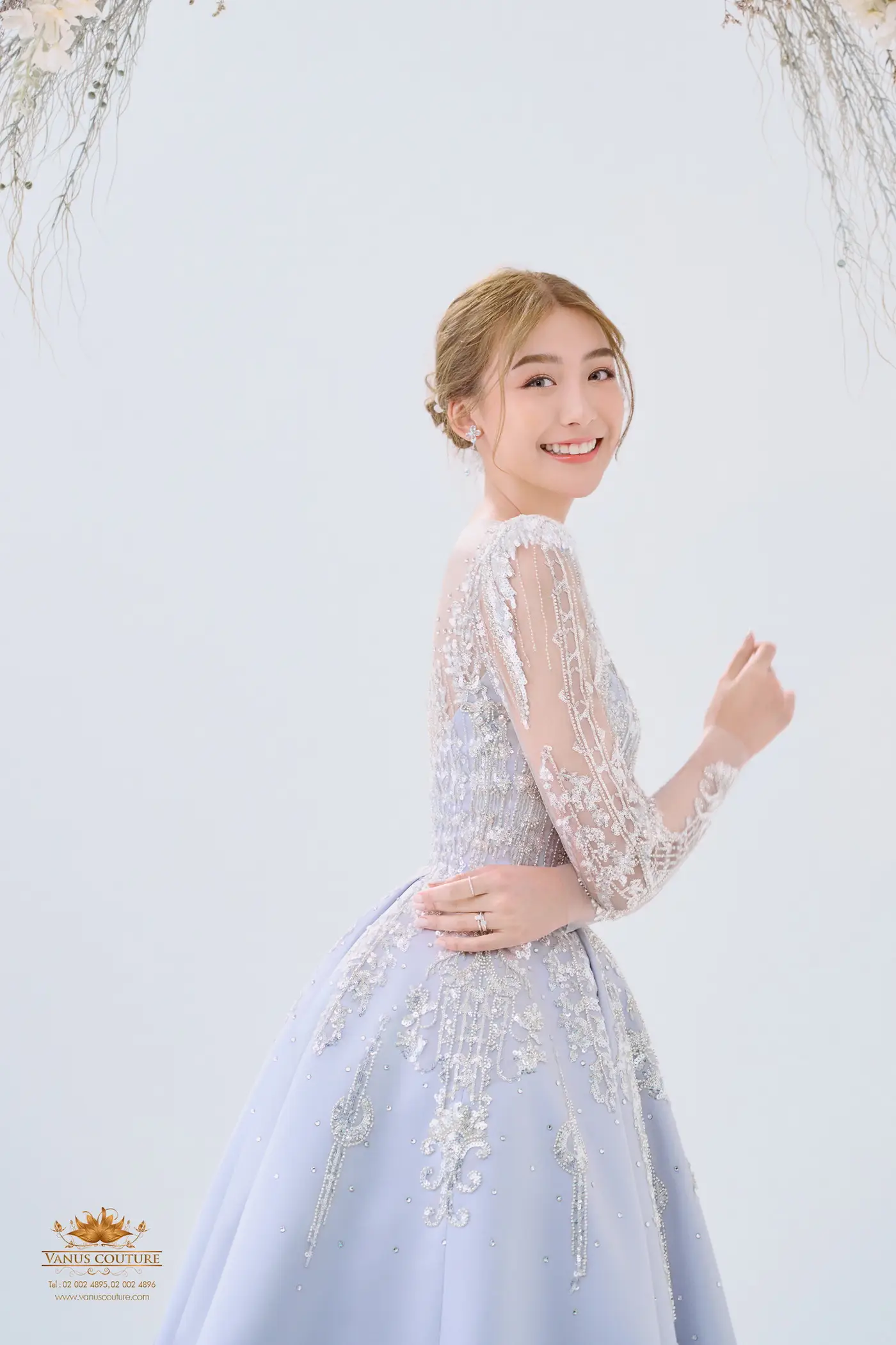 วนัช กูตูร์ จับมือกับ “Smallmoon Photo” ถ่ายทอดผลงานชิ้นโบว์แดงภายใต้คอนเซ็ปต์ “Tea pouring dress by Vanus Couture x Smallmoon Photo” 4 ห้องเสื้อ วนัช กูตูร์