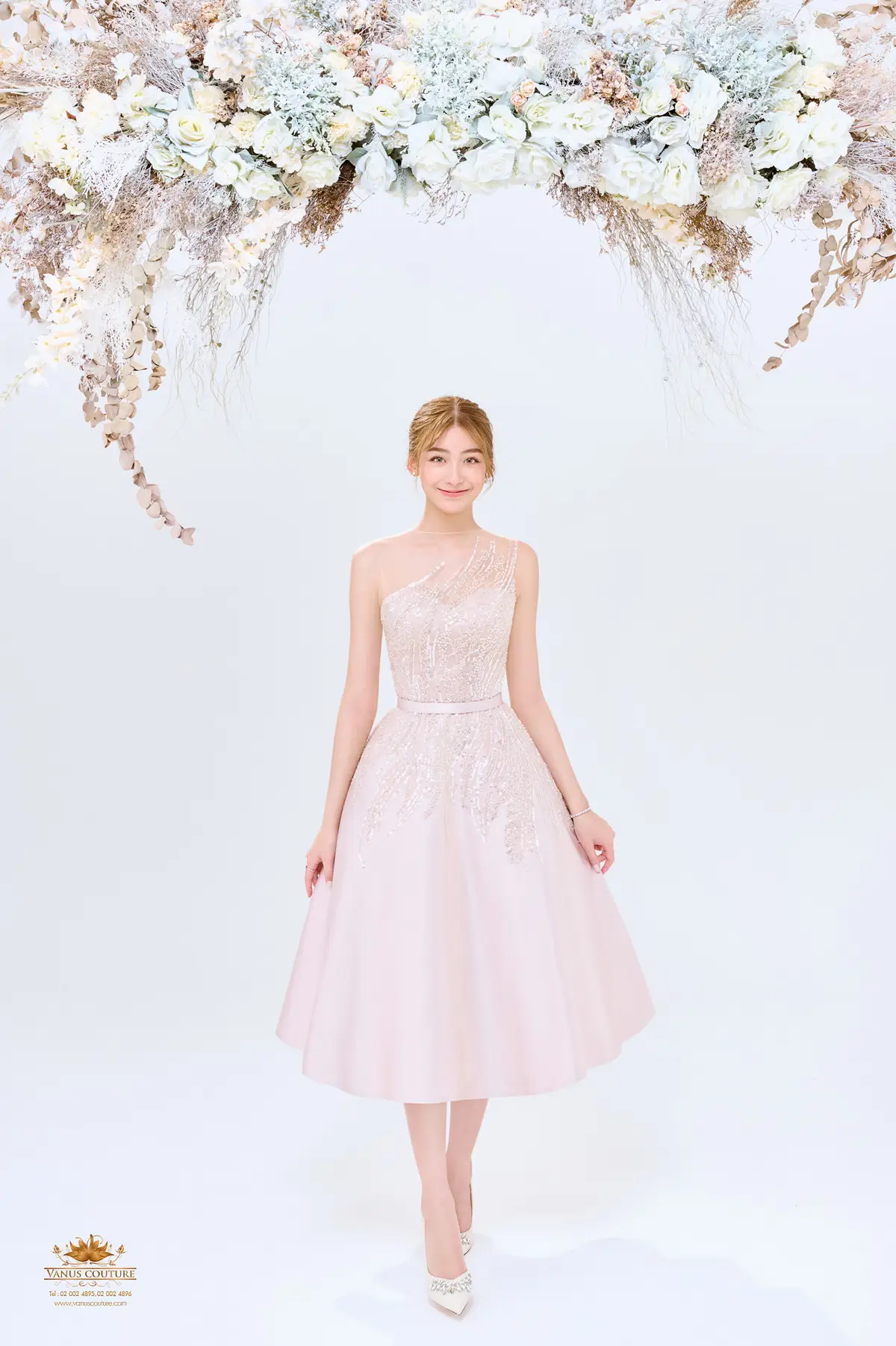 วนัช กูตูร์ จับมือกับ “Smallmoon Photo” ถ่ายทอดผลงานชิ้นโบว์แดงภายใต้คอนเซ็ปต์ “Tea pouring dress by Vanus Couture x Smallmoon Photo” 5 ห้องเสื้อ วนัช กูตูร์