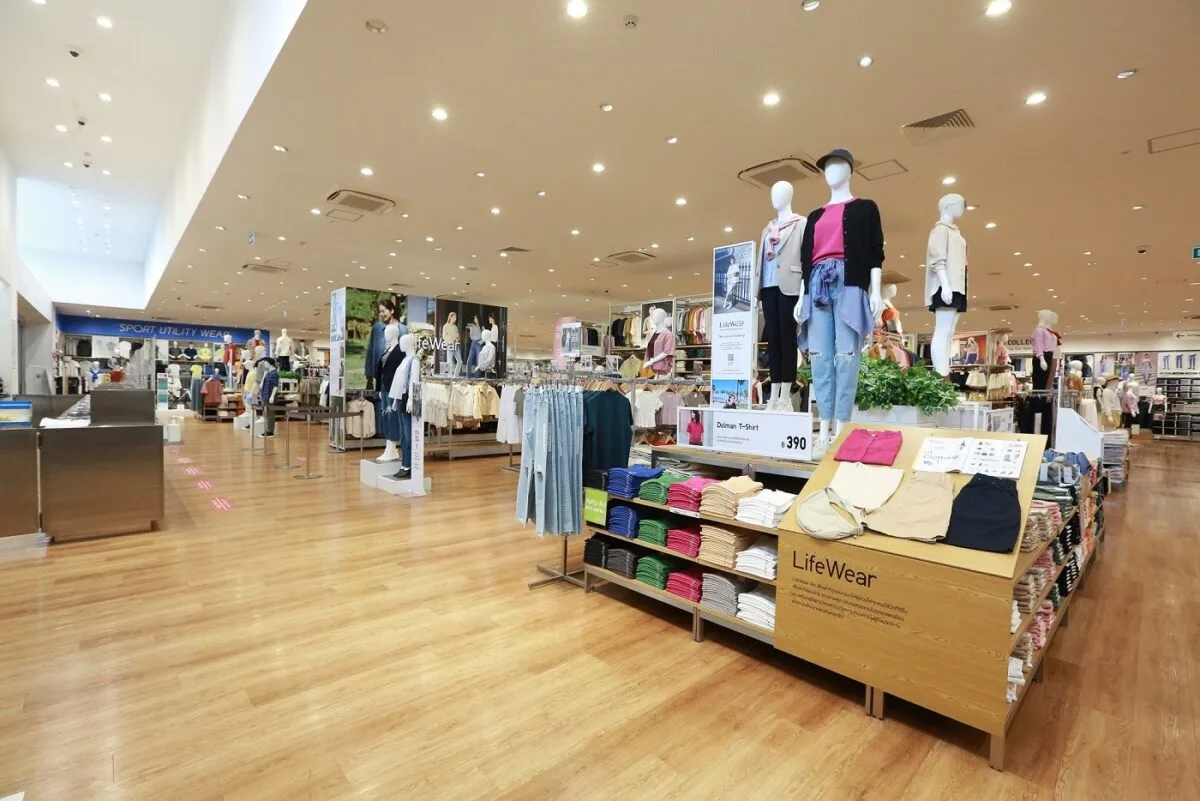 UNIQLO RoadSide | ยูนิโคล่ฉลองครบรอบ 4 ปี ยูนิโคล่ โรดไซด์สโตร์ ชูจุดเด่นด้านความสะดวกสบาย เข้าถึงง่าย ใกล้ชิดชุมชน มัดใจผู้บริโภคย่านชานเมือง พร้อมพัฒนาตามพฤติกรรมผู้บริโภคที่เปลี่ยนแปลงอยู่เสมอ 7 UNIQLO Roadside Store 1.