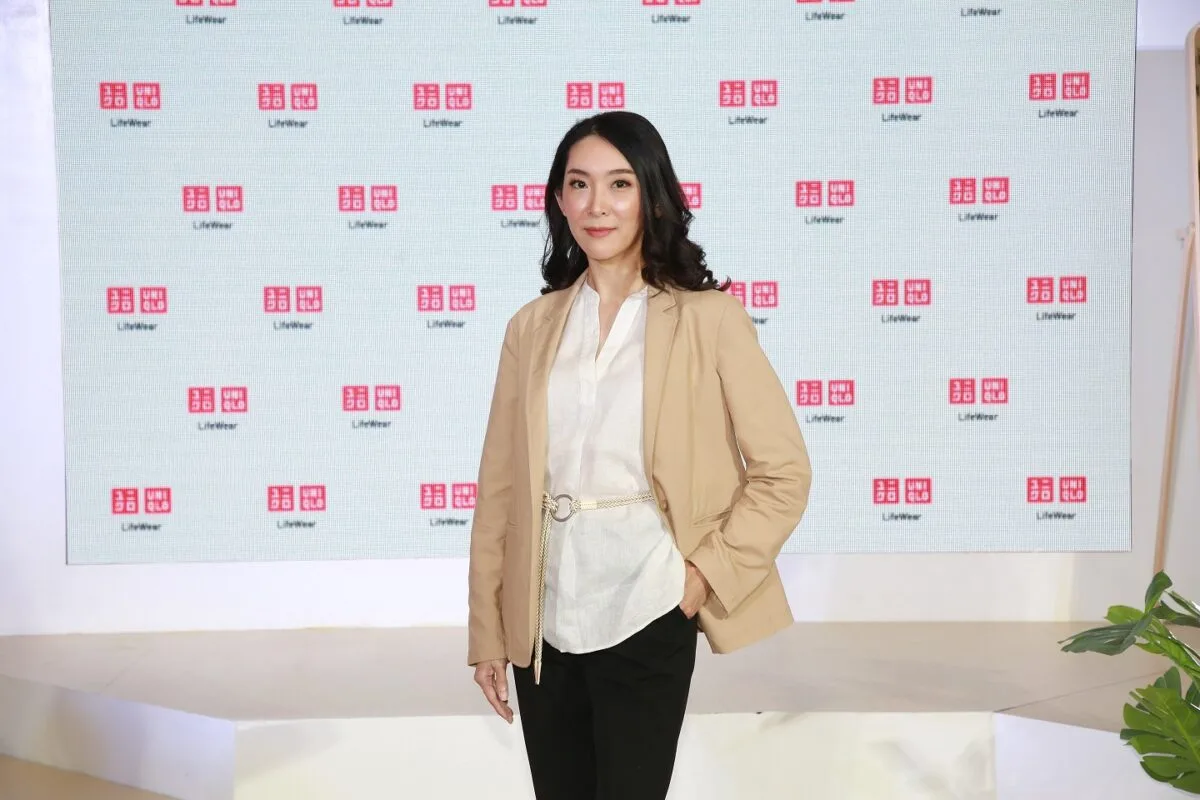 UNIQLO RoadSide | ยูนิโคล่ฉลองครบรอบ 4 ปี ยูนิโคล่ โรดไซด์สโตร์ ชูจุดเด่นด้านความสะดวกสบาย เข้าถึงง่าย ใกล้ชิดชุมชน มัดใจผู้บริโภคย่านชานเมือง พร้อมพัฒนาตามพฤติกรรมผู้บริโภคที่เปลี่ยนแปลงอยู่เสมอ 6 คุณเขมจิรา เทศประทีป ผู้อำนวยการ...ตลาดและประชาสัมพันธ์ บริษัท ยูนิโคล่ ประเทศไทย