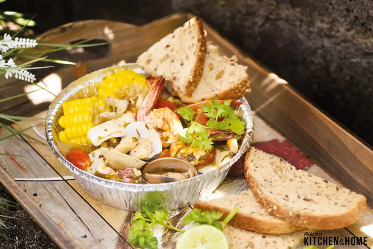 “Cook with an Oven 30 เมนูอบ อร่อยง่ายทันใจ”รวมสูตรเมนูอบ ทำง่าย ในเล่มเดียว 7 รวมมิตรซีฟู้ดอบซอสมะนาวกระเทียม