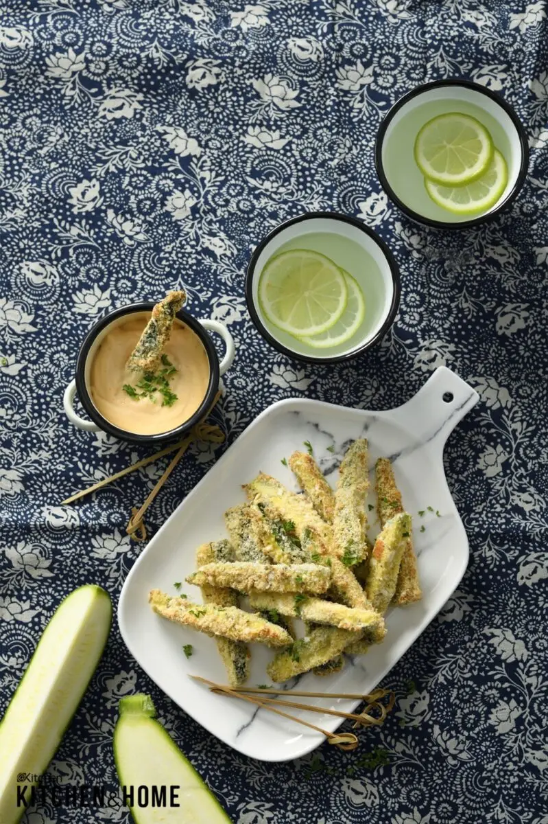 “Cook with an Oven 30 เมนูอบ อร่อยง่ายทันใจ”รวมสูตรเมนูอบ ทำง่าย ในเล่มเดียว 8 เฟรนช์ฟรายส์ซุกกินี