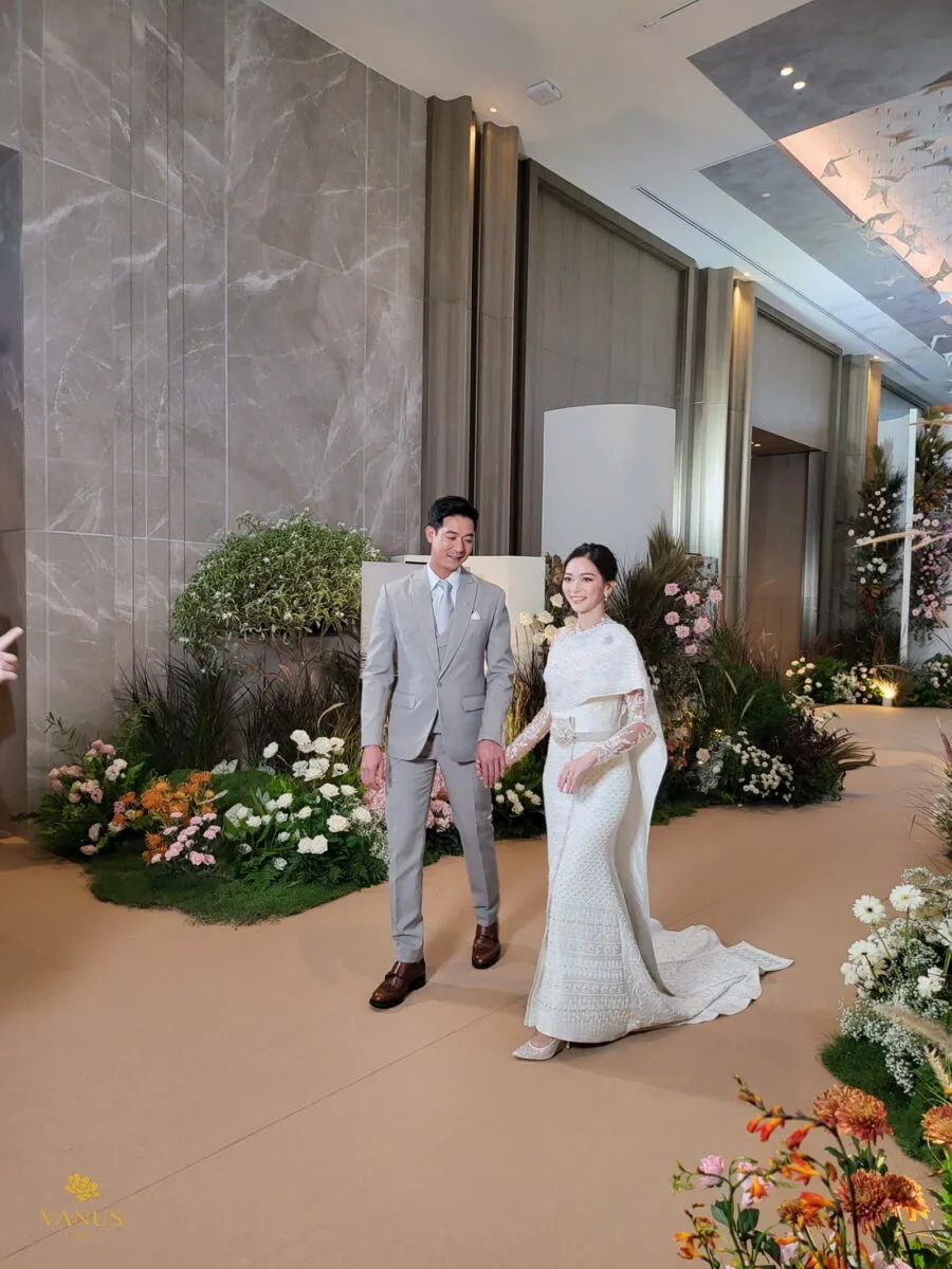 เริ่มต้นชีวิตคู่ เวียร์ ศุกลวัฒน์ ควงแฟนสาวนอกวงการ วิกกี้ พีมนต์ญา เข้าพิธีวิวาห์สุดอบอุ่น 5 1658024813196