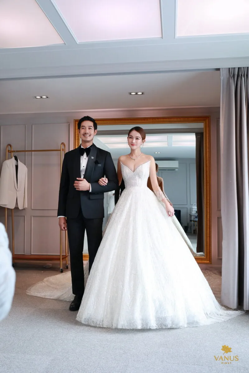 เริ่มต้นชีวิตคู่ เวียร์ ศุกลวัฒน์ ควงแฟนสาวนอกวงการ วิกกี้ พีมนต์ญา เข้าพิธีวิวาห์สุดอบอุ่น 3 9T6A5278