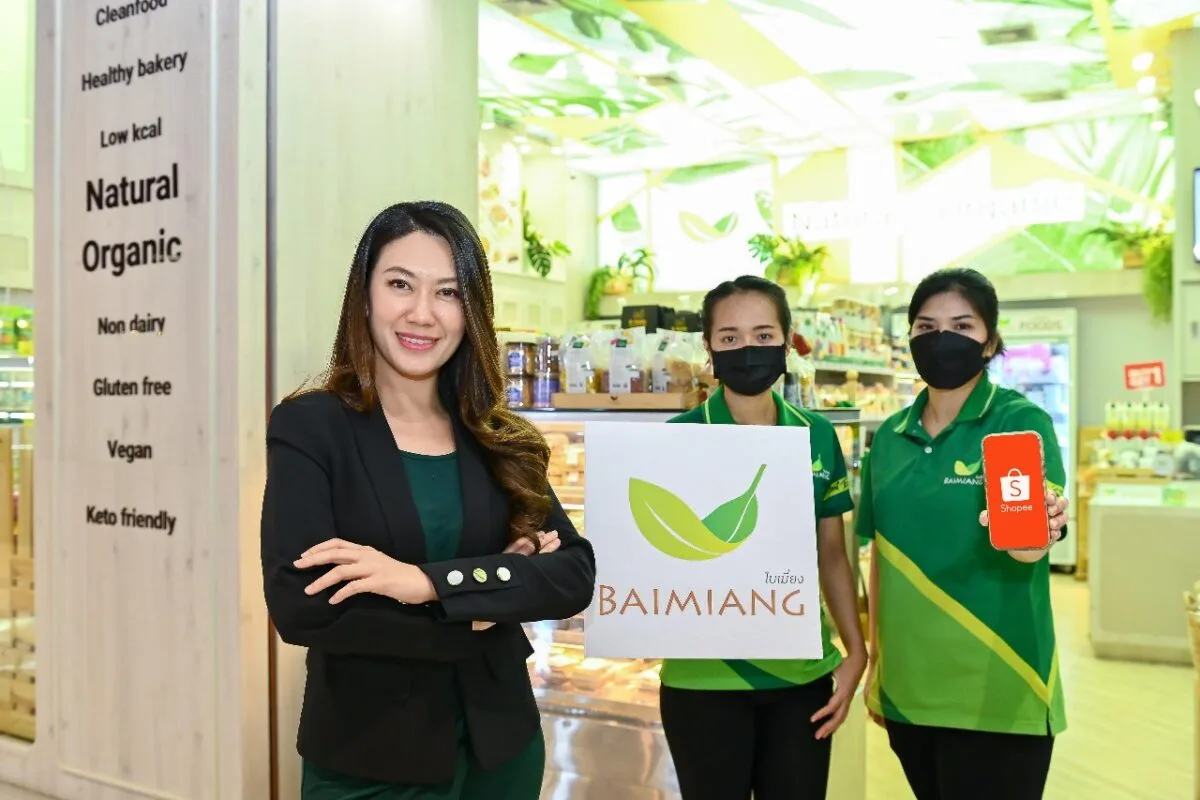 โจทย์ใหญ่ของ ‘ใบเมี่ยง’ กับภารกิจดันแบรนด์ไทยโตรับกระแสเทรนด์รักสุขภาพ พร้อมฉายภาพความสำเร็จบุกออนไลน์ – ขยายฐานลูกค้า ภายใต้ความร่วมมือกับ ‘ช้อปปี้’ 3 คุณแคทลียา มานะธัญญา ผู้อำนวยการฝ...รกิจค้าปลีก บริษัท เจียเม้งมาร์เก็ตติ้ง จำกัด 2