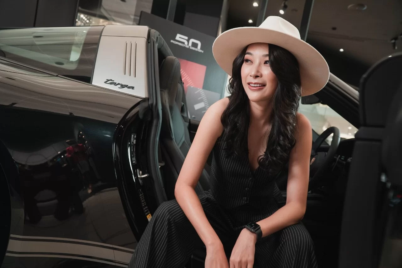 หวาย-ปัญญริสา,หยก - ภักฐ์สนัน, ขวัญ-นราวดี, กวาง-กวิสรา ถ่ายทอดเรื่องราวไลฟ์สไตล์ที่ใช่กับรถปอร์เช่ที่ชอบแมทชิ่งความลงตัวในชีวิตด้วย 4 อัตลักษณ์ที่ทำให้ Lady Driver หลงรัก ไปพร้อมกับแฟชั่นในสไตล์ BLUEEYE Studio 5 กวาง กวิสรา ภัทรหิรัญ 02