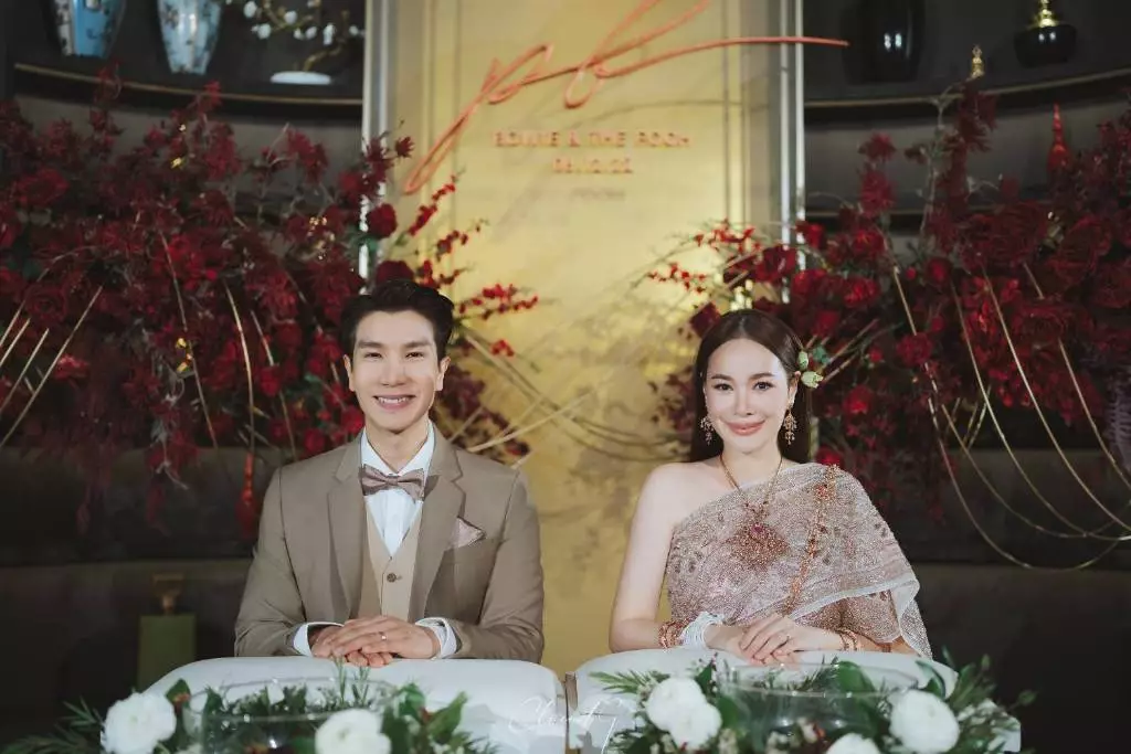 เก็บตกคอสตูมชุดวิวาห์สุดหรู โบวี่ อัฐมา 4 ลุค 4 สไตล์ ไทย จีน สากล สวยสะกดทุกสายตาคนทั้งงาน 4 1670996413779