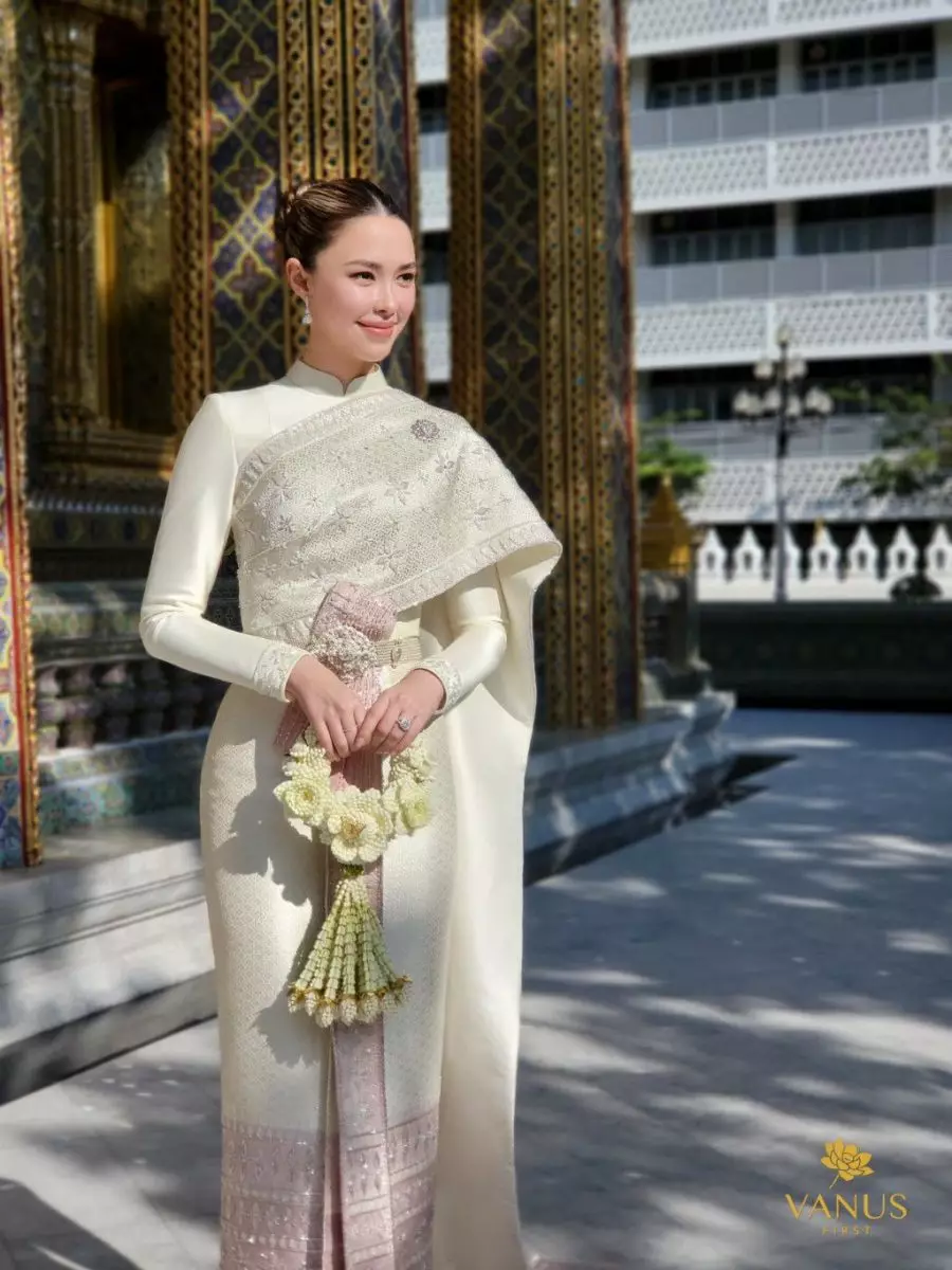 8 ชุดไทยเวดดิ้งสุดปัง ของเหล่าคนคนดังแถวหน้าของเมืองไทย จากห้องเสื้อ วนัช กูตูร์ 3 1674098621224