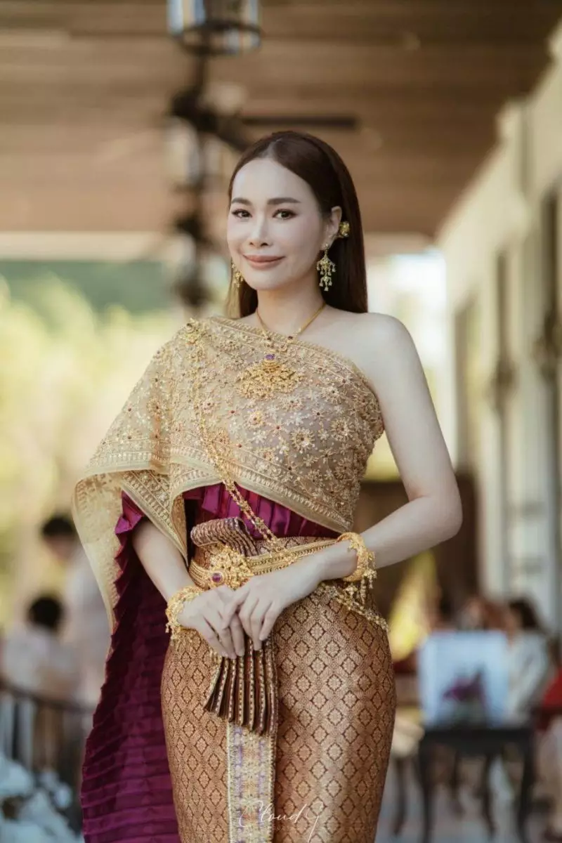 8 ชุดไทยเวดดิ้งสุดปัง ของเหล่าคนคนดังแถวหน้าของเมืองไทย จากห้องเสื้อ วนัช กูตูร์ 6 1674098621633
