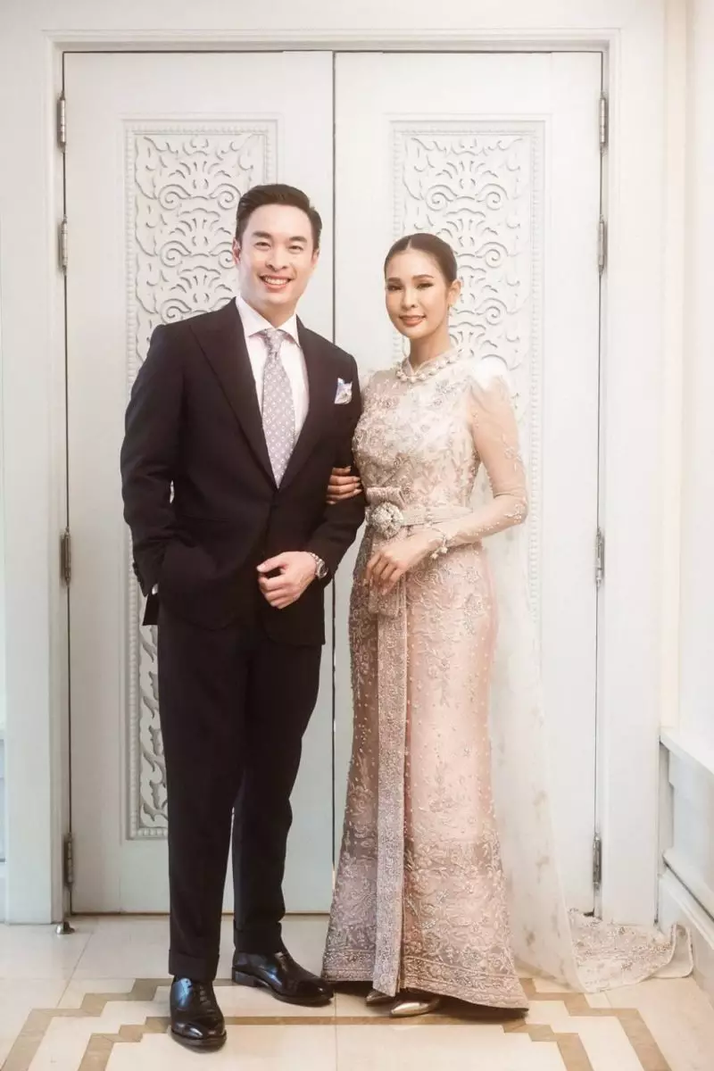 ส่องชุดเจ้าสาวคนสวย ปาย สิตางศุ์ 3 ลุค 3 สไตล์ มูลค่ารวมกว่า 1 ล้านบาท" 9 1677298826598