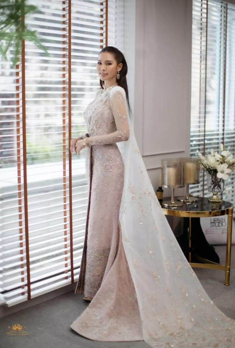 ส่องชุดเจ้าสาวคนสวย ปาย สิตางศุ์ 3 ลุค 3 สไตล์ มูลค่ารวมกว่า 1 ล้านบาท" 4 1677298827021