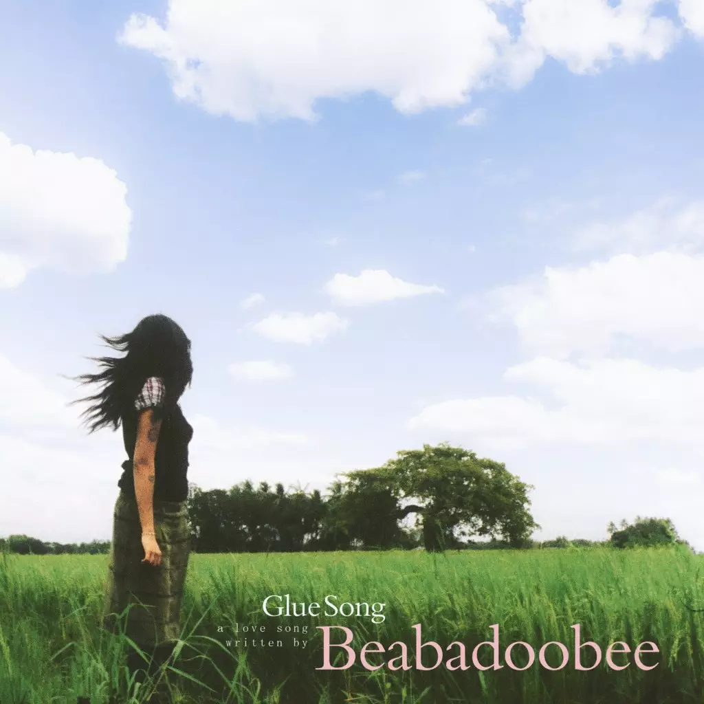 อัดแน่นเพลงรัก “Glue Song” ซิงเกิลใหม่จาก beabadoobee ถ่ายทำมิวสิกในบ้านเกิดที่ฟิลิปปินส์ 3 beabadoobee
