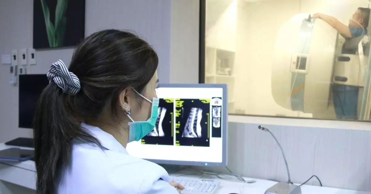 ทำความรู้จัก! MRI แบบยืน ทางเลือกใหม่ของคนปวดหลังแต่กลัวที่แคบ 3 1678340594499