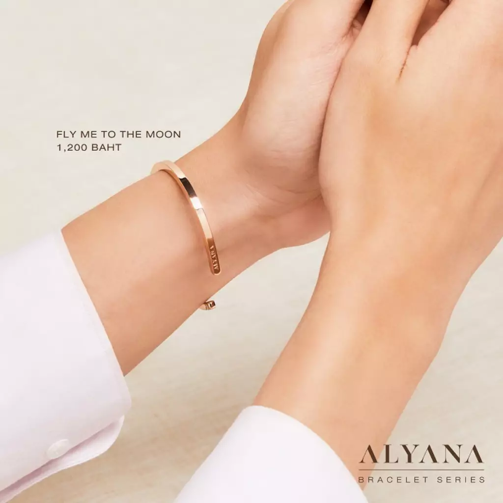 “เป๊ก ผลิตโชค” ปล่อย ALYANA คอลเลกชันใหม่ เครื่องประดับ Limited Edition “FLY ME TO THE MOON” และ “FLY TOGETHER” พร้อมให้จับจองกันเร็วๆนี้ 10 01 ALYANA FLY ME TO THE MOON 2