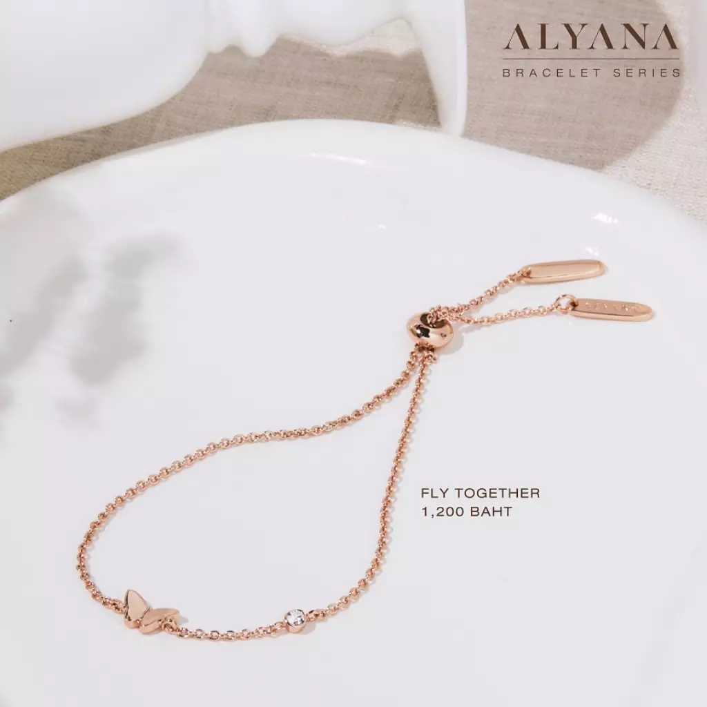 “เป๊ก ผลิตโชค” ปล่อย ALYANA คอลเลกชันใหม่ เครื่องประดับ Limited Edition “FLY ME TO THE MOON” และ “FLY TOGETHER” พร้อมให้จับจองกันเร็วๆนี้ 6 02 ALYANA FLY TOGETHER 1