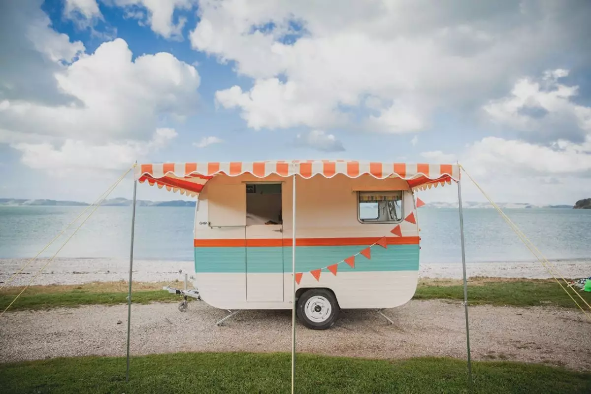 07 Retro Caravan Nights m