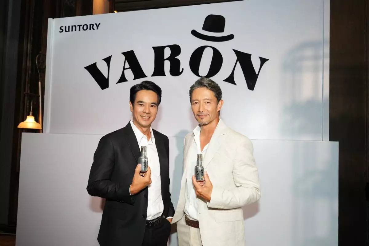 ซันโทรี่ เวลเนส ปฏิวัติวงการดูแลผิวชายไทย เปิดตัวผลิตภัณฑ์บำรุงผิวหน้า VARON จากประเทศญี่ปุ่น พร้อมเปิดตัวแคมเปญ 10 Days Challenge (ท้าลอง 10 วัน) กับการเปลี่ยนแปลงของผิวหน้าที่ดูดีขึ้นจนคุณรู้สึกได้ 3 VARON launch event Um Byron 1