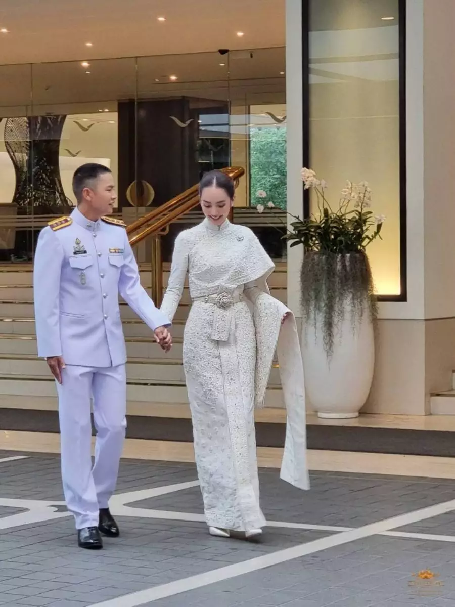 วิวาห์หวานฉ่ำ แก๊ป-ชนกสุดา เจ้าสาวป้ายแดง ควงคู่ ร้อยตำรวจเอก ไอซ์-กรกฎ เข้าพิธีวิวาห์สุดชื่นมื่น 4 1693127938497