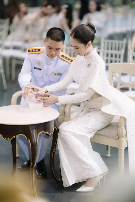 วิวาห์หวานฉ่ำ แก๊ป-ชนกสุดา เจ้าสาวป้ายแดง ควงคู่ ร้อยตำรวจเอก ไอซ์-กรกฎ เข้าพิธีวิวาห์สุดชื่นมื่น 7 GI 33