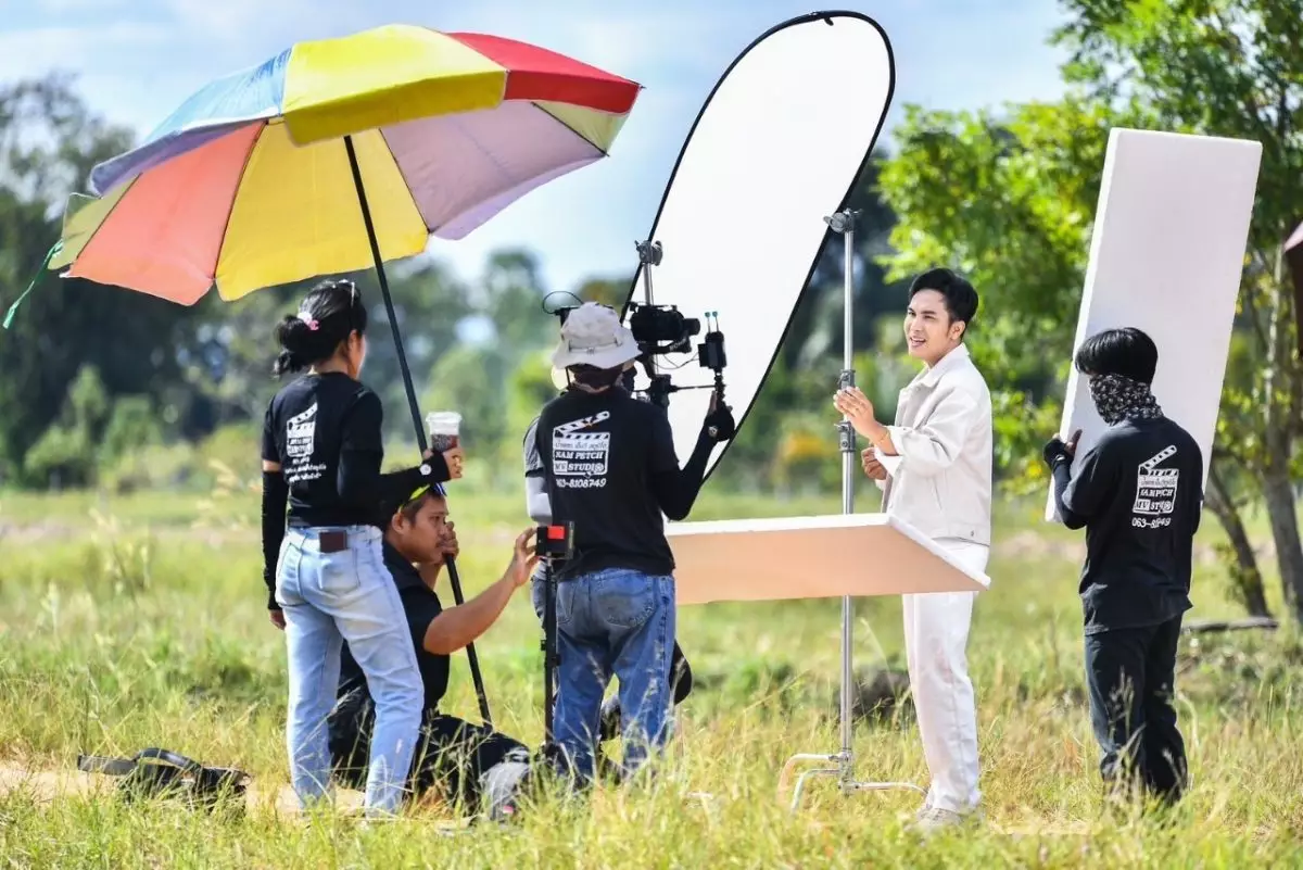 “วัฒน์ ศิวดล” ยืนหนึ่งแห่งวงสาวน้อยเพชรบ้านแพง ได้ฤกษ์ปล่อยซิงเกิ้ลใหม่ “เอาบ่แฟนสิเป็นให้” ต้อนรับเทศกาลแห่งความสุขมอบให้แฟนเพลงรับชมพร้อมกันทั่วโลก 24 ธ.ค. นี้ 09.00 น. !!! 5 S 13852683 0