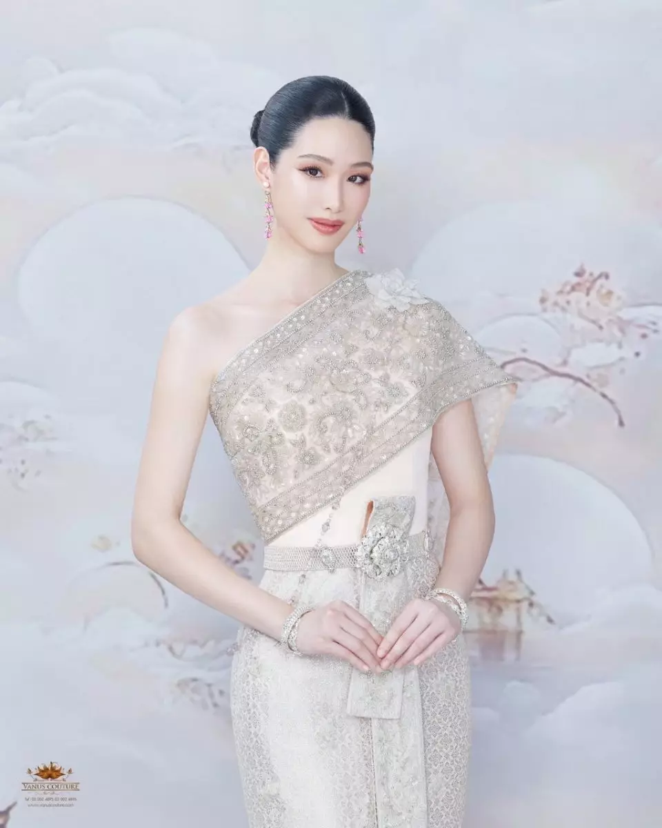 ห้องเสื้อ วนัช กูตูร์ เปิดม่านสู่โลกแห่งความงดงามของชุดไทยพระราชนิยมแห่งยุค ด้วยคอลเลกชันใหม่ล่าสุด "Blooming Love" 6 IMG 3616