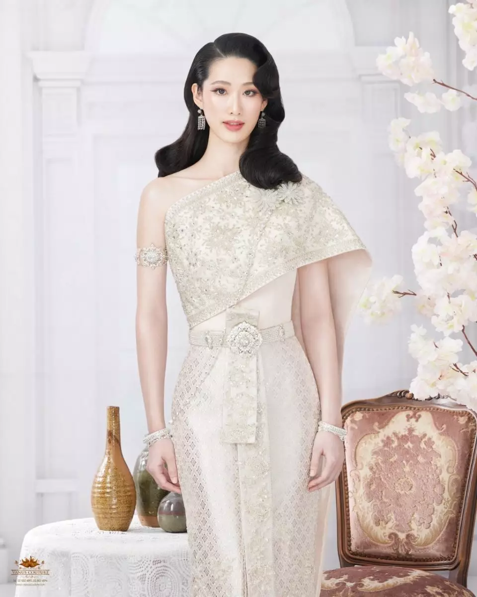 ห้องเสื้อ วนัช กูตูร์ เปิดม่านสู่โลกแห่งความงดงามของชุดไทยพระราชนิยมแห่งยุค ด้วยคอลเลกชันใหม่ล่าสุด "Blooming Love" 3 ห้องเสื้อ วนัช กูตูร์