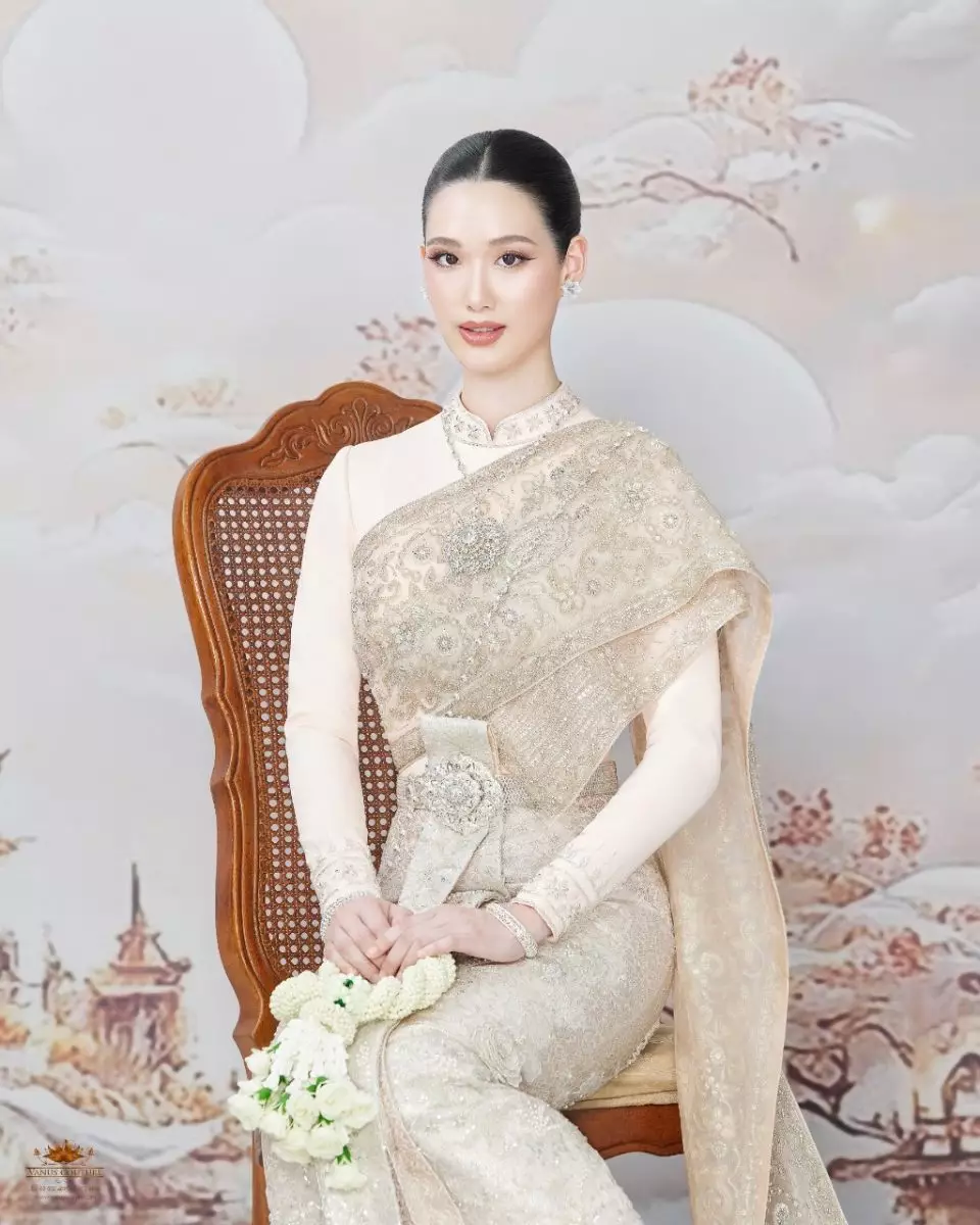 ห้องเสื้อ วนัช กูตูร์ เปิดม่านสู่โลกแห่งความงดงามของชุดไทยพระราชนิยมแห่งยุค ด้วยคอลเลกชันใหม่ล่าสุด "Blooming Love" 8 ห้องเสื้อ วนัช กูตูร์