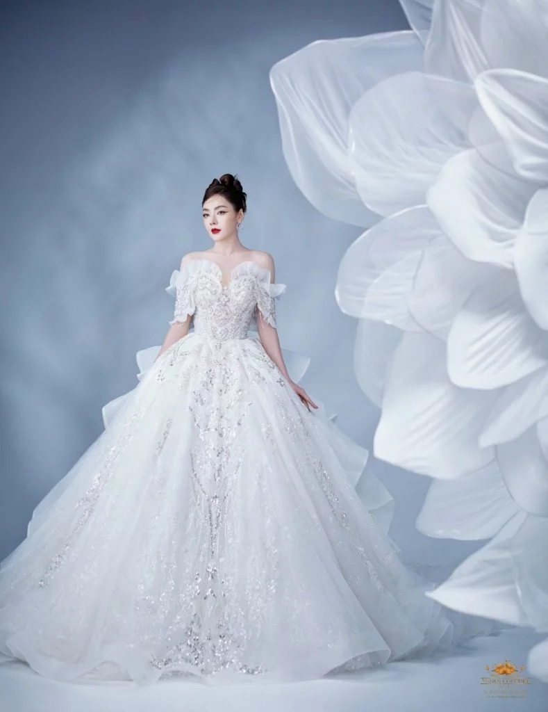 เลอค่า! ปุยฝ้าย AF ในลุคเจ้าสาวแสนสวยสุดหรูหรา หนึ่งในผลงานสุดครีเอตแห่งปีของห้องเสื้อชื่อดัง วนัช กูตูร์ 6 1.6