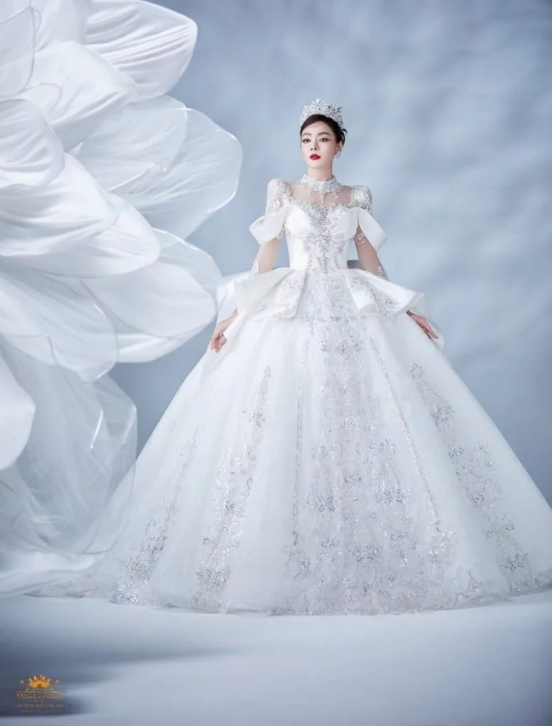 เลอค่า! ปุยฝ้าย AF ในลุคเจ้าสาวแสนสวยสุดหรูหรา หนึ่งในผลงานสุดครีเอตแห่งปีของห้องเสื้อชื่อดัง วนัช กูตูร์ 4 1.7